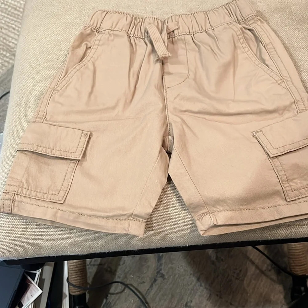 H&M Beige Twill Cargo Shorts/NWT/2T & 5T
